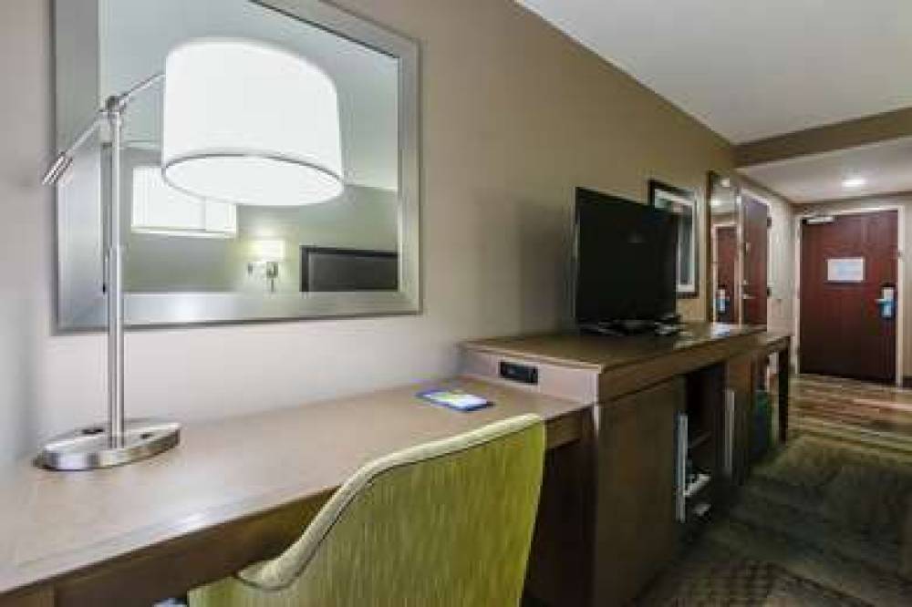 Hampton Inn Dickson 8