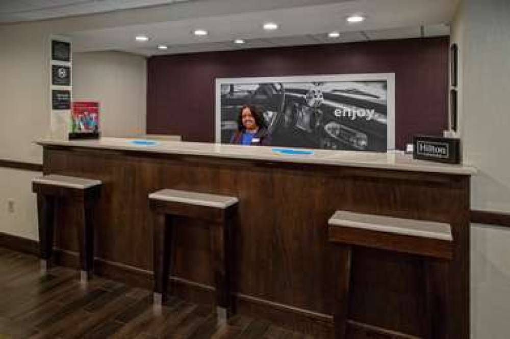 Hampton Inn Dumfries 8