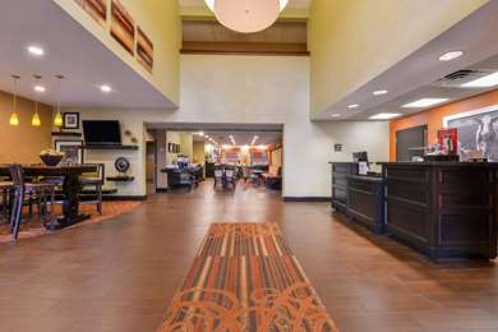 Hampton Inn Elkhart 5