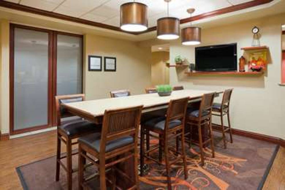 Hampton Inn Fairmont, MN 9