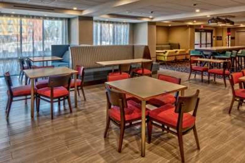 HAMPTON INN FRESNO AIRPORT 3