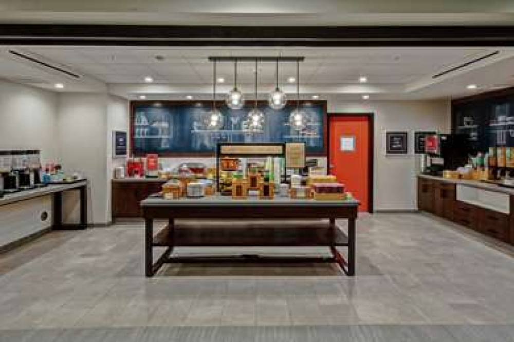 HAMPTON INN FRESNO AIRPORT 8