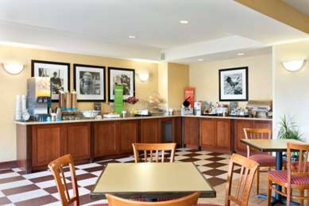 Hampton Inn Gillette 5