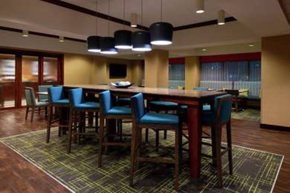 Hampton Inn Greensboro Airport 6