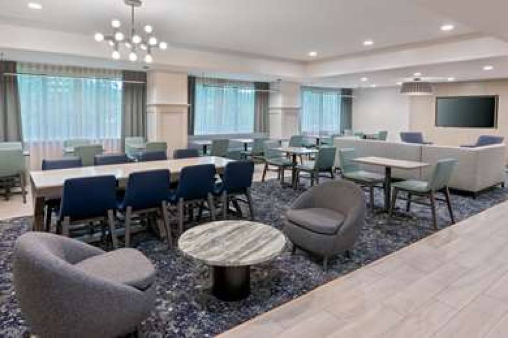 Hampton Inn Hartford Airport 4