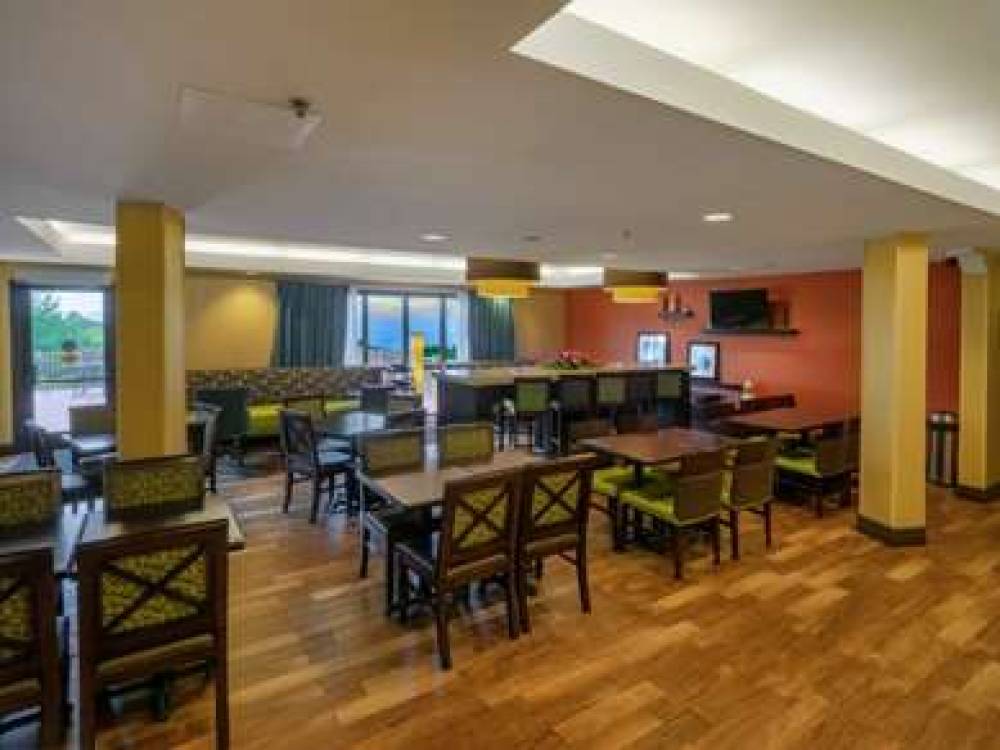 Hampton Inn Hazleton 8