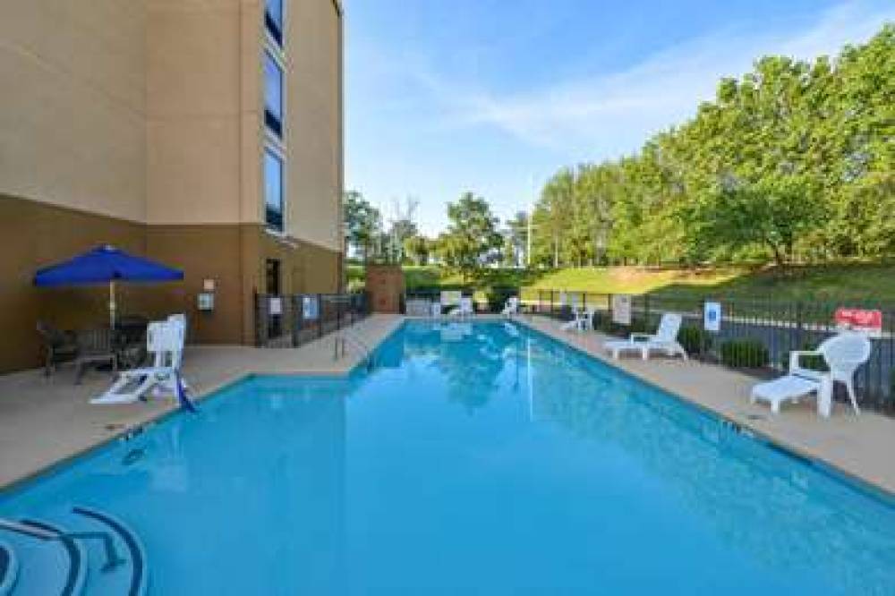 Hampton Inn Hickory Hollow 8