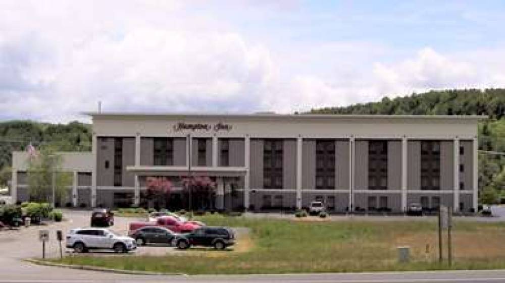 HAMPTON INN HILLSVILLE 4