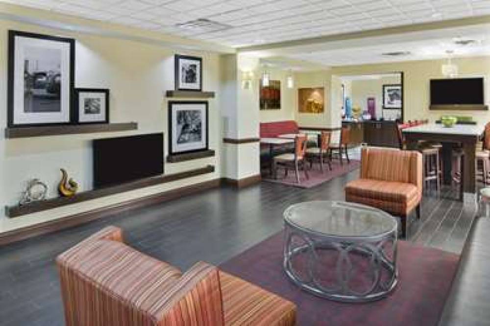 Hampton Inn Hinesville 5