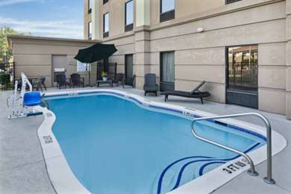 Hampton Inn Hinesville 8