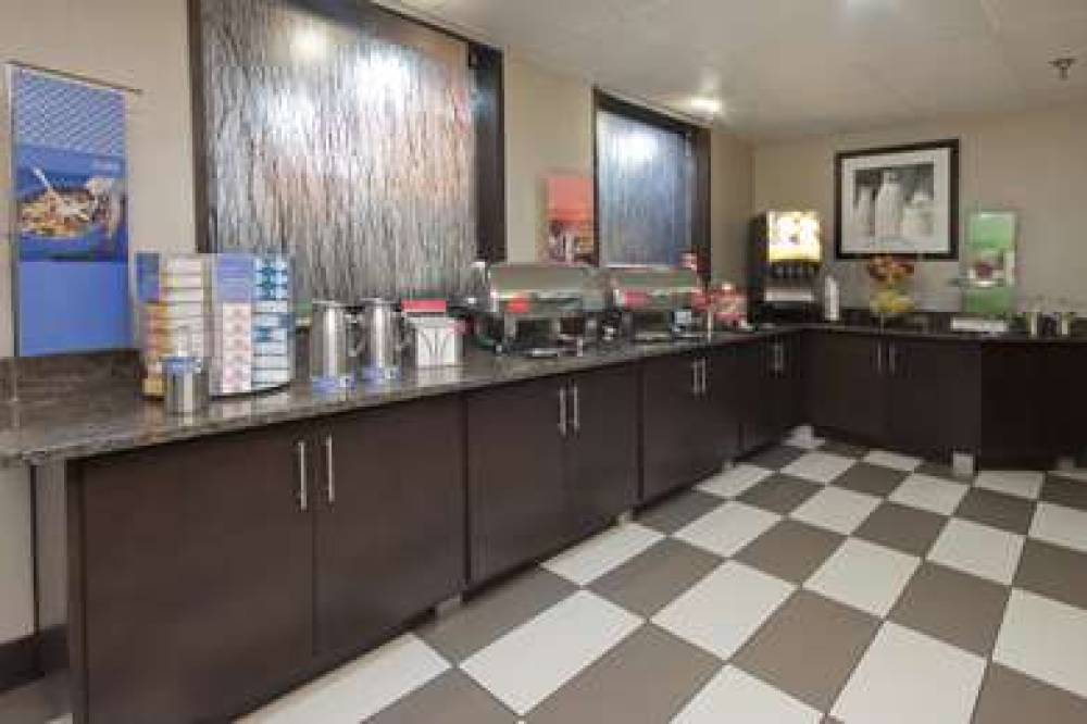 Hampton Inn Indianapolis-N.E./Castleton 9