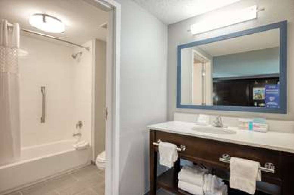 Hampton Inn Janesville 7