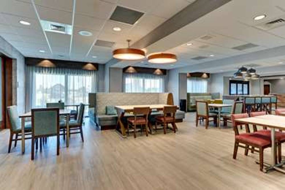 HAMPTON INN LEBANON 8