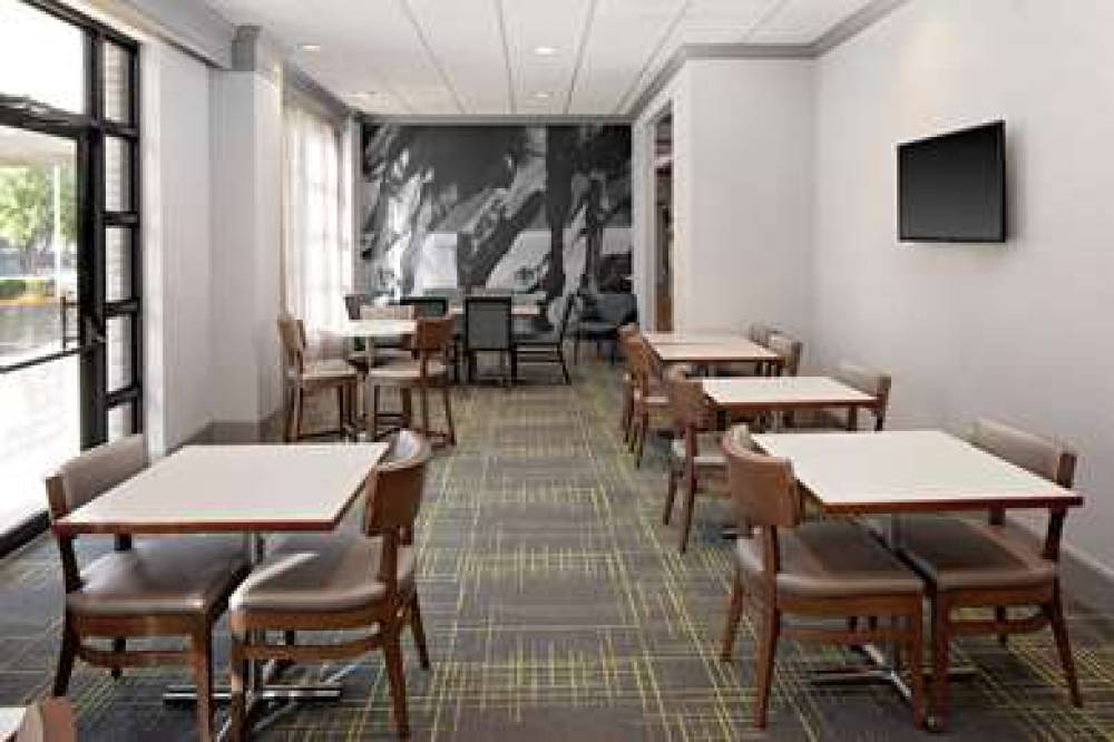 Hampton Inn Louisville-Downtown, KY 7