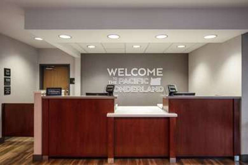 Hampton Inn Medford 6