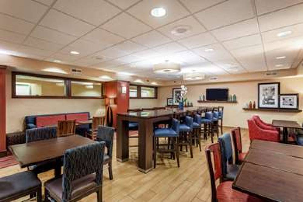 Hampton Inn Milwaukee Airport 4