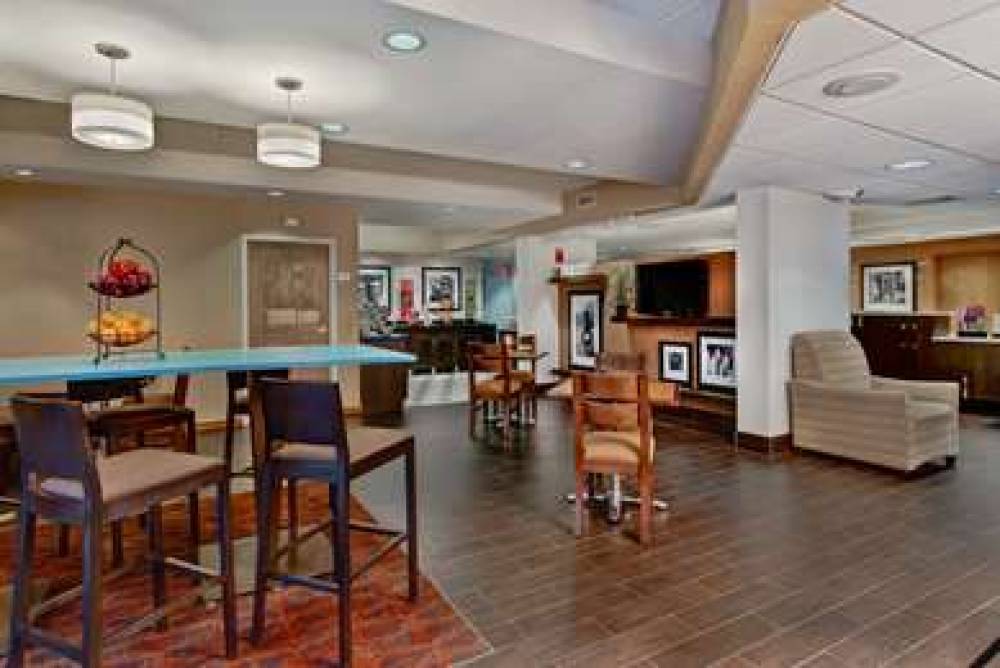 Hampton Inn Milwaukee Northwest 5