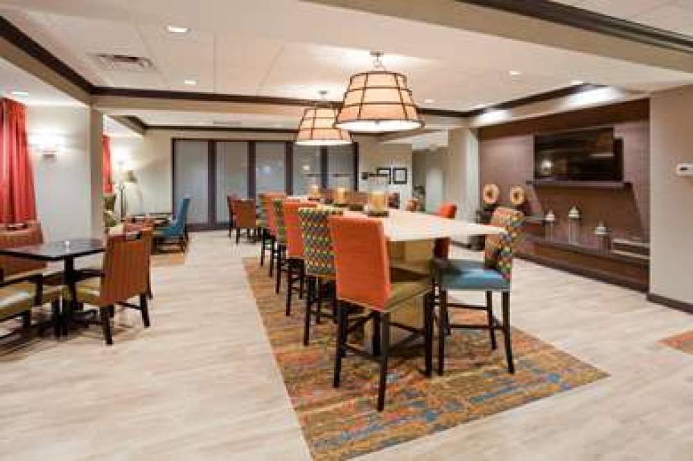 HAMPTON INN-MINNEAPOLIS-ROSEVILLE 6