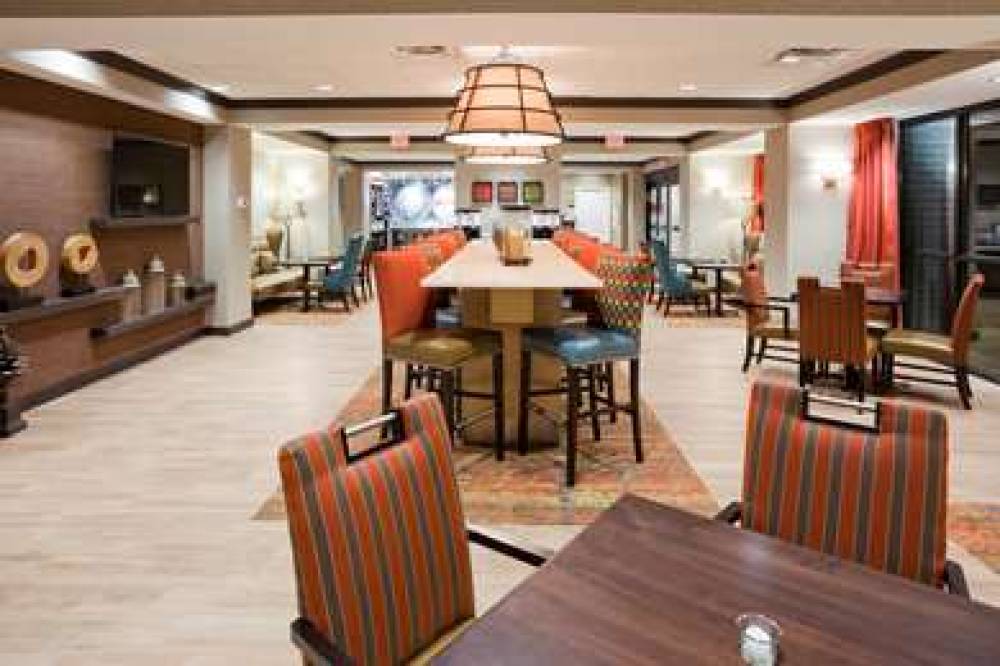 HAMPTON INN-MINNEAPOLIS-ROSEVILLE 3