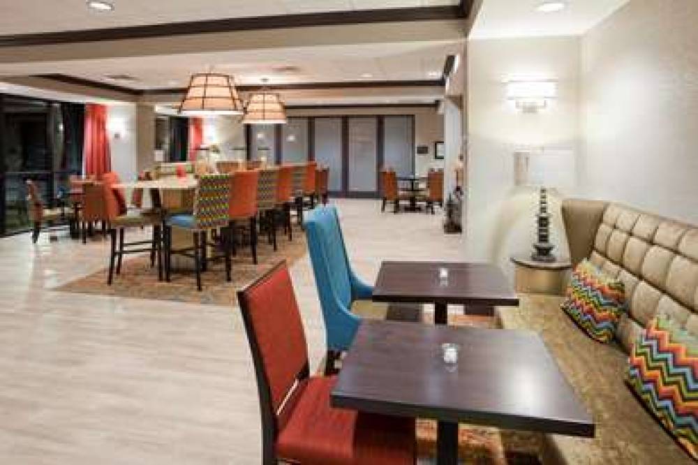 HAMPTON INN-MINNEAPOLIS-ROSEVILLE 4