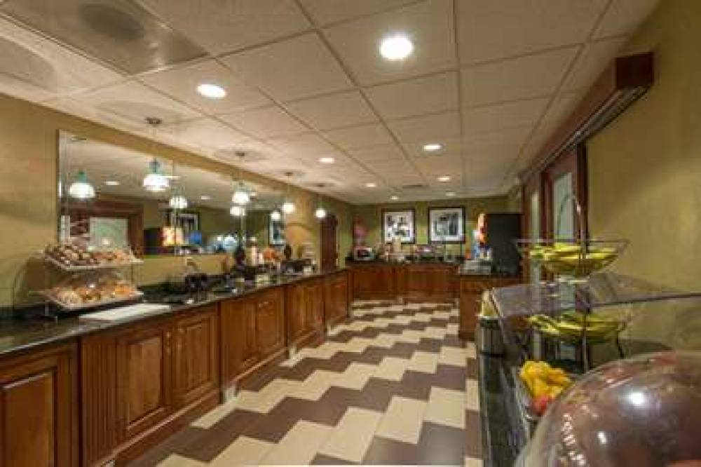 Hampton Inn Mount Airy 8