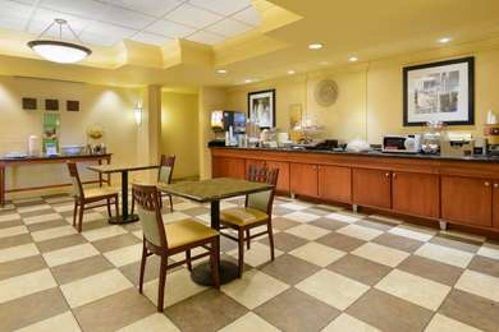 Hampton Inn Mount Vernon 8