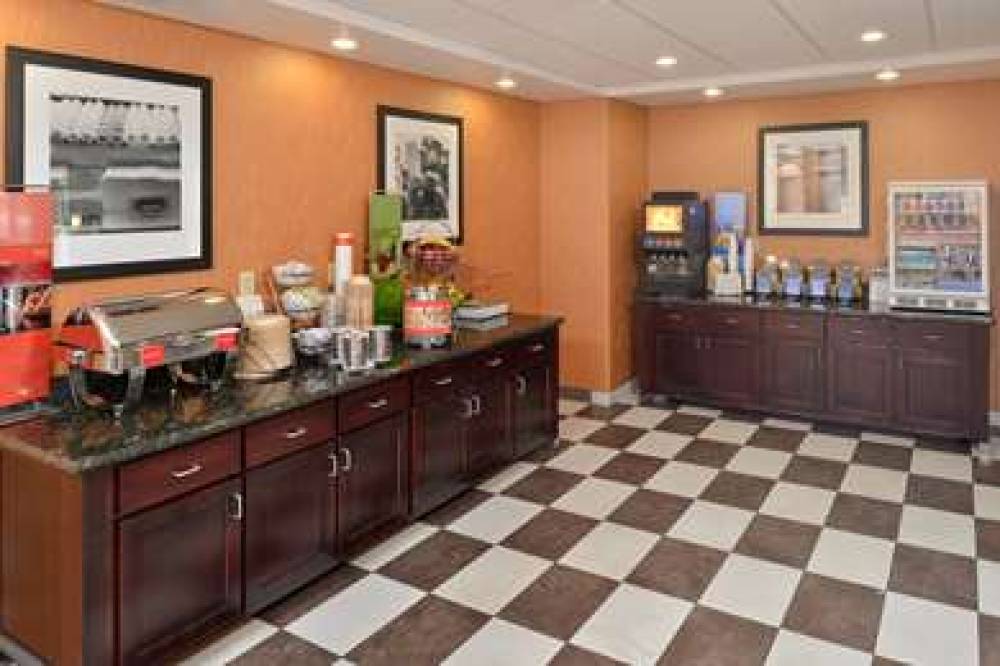 Hampton Inn Muscatine, IA 9