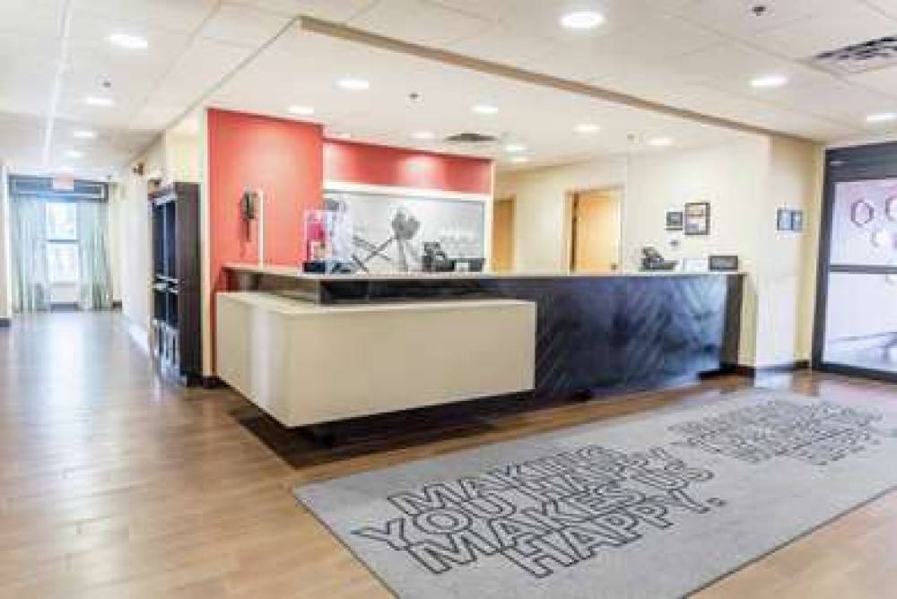 Hampton Inn Muskegon 3