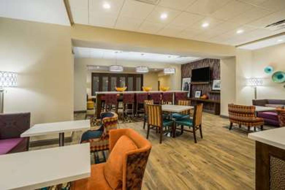 HAMPTON INN NEWPORT 3