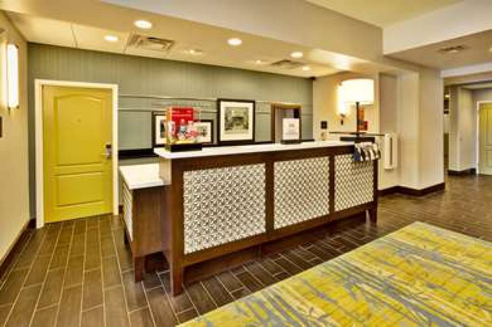 HAMPTON INN NIAGARA FALLS/BLVD 4