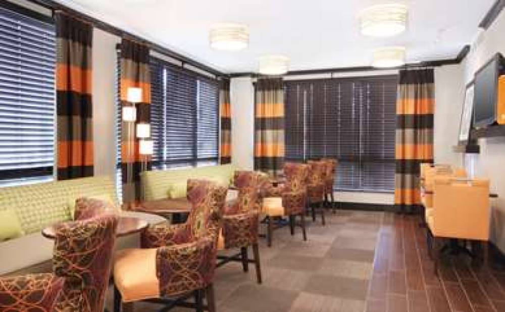 Hampton Inn Overland Park, KS 4