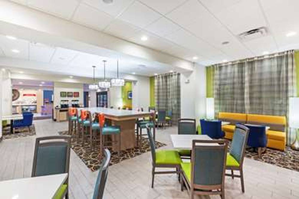 Hampton Inn Ozona, TX 7