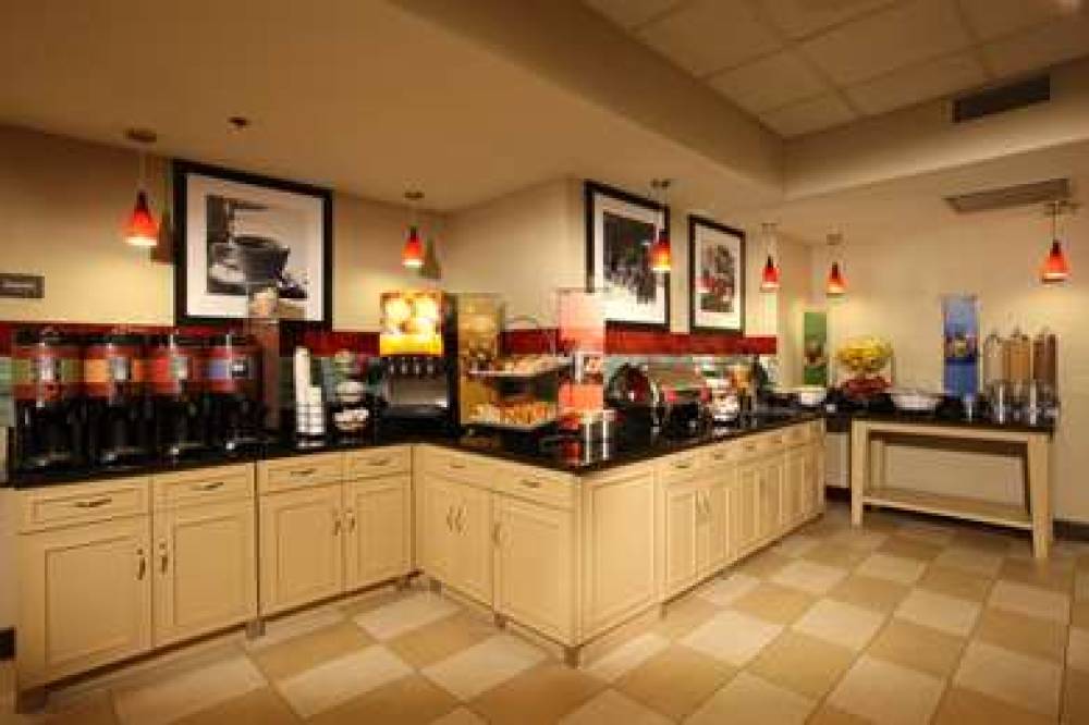 HAMPTON INN PENNSVILLE 5