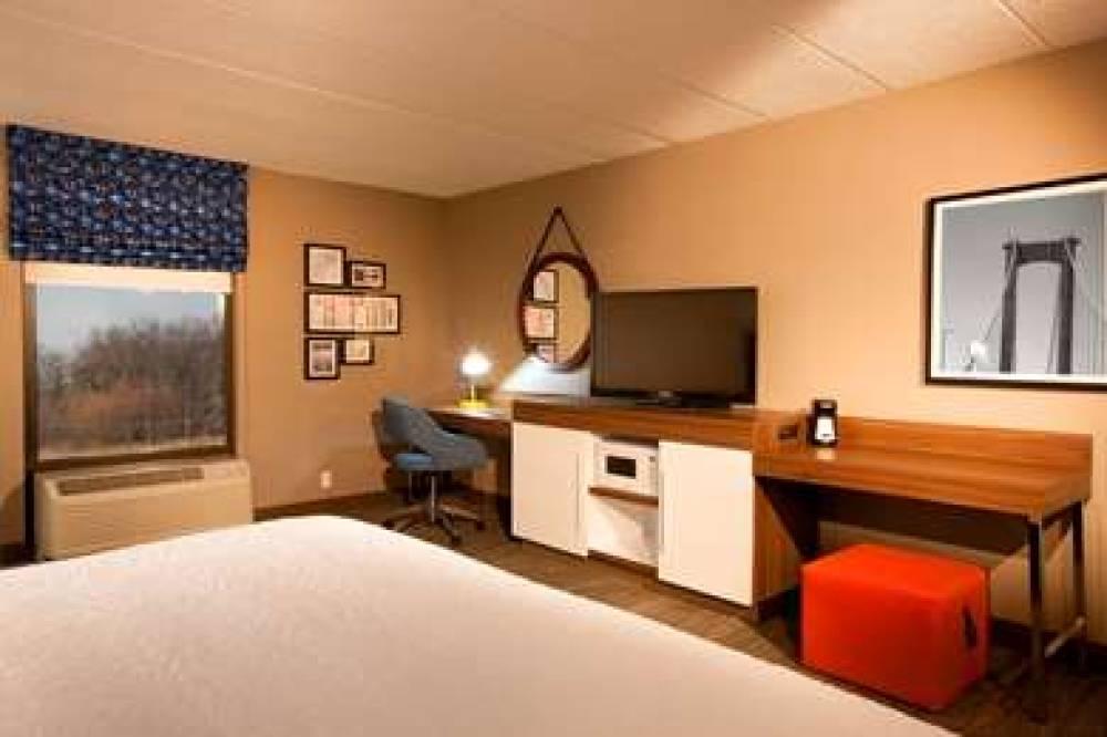 HAMPTON INN PENNSVILLE 3