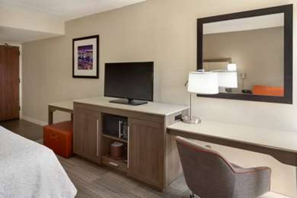 HAMPTON INN PHILADELPHIA/MT. LAUREL 8