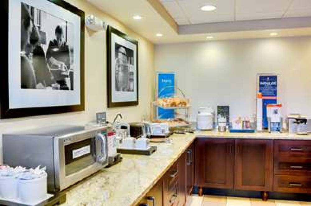 Hampton Inn Pittsburgh Airport 9