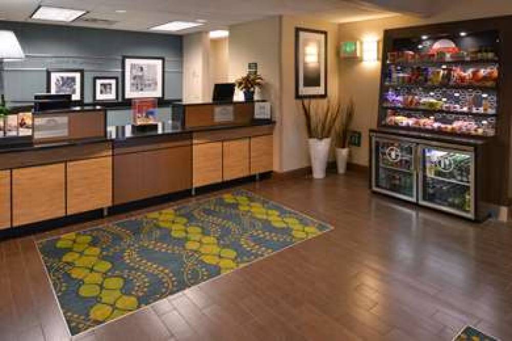 Hampton Inn Portland East 7