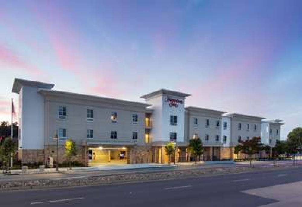 HAMPTON INN SANTA CRUZ WEST 5