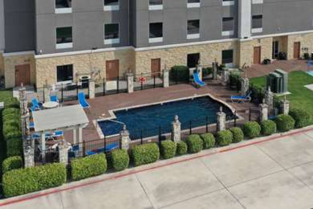 Hampton Inn Seguin, TX 5