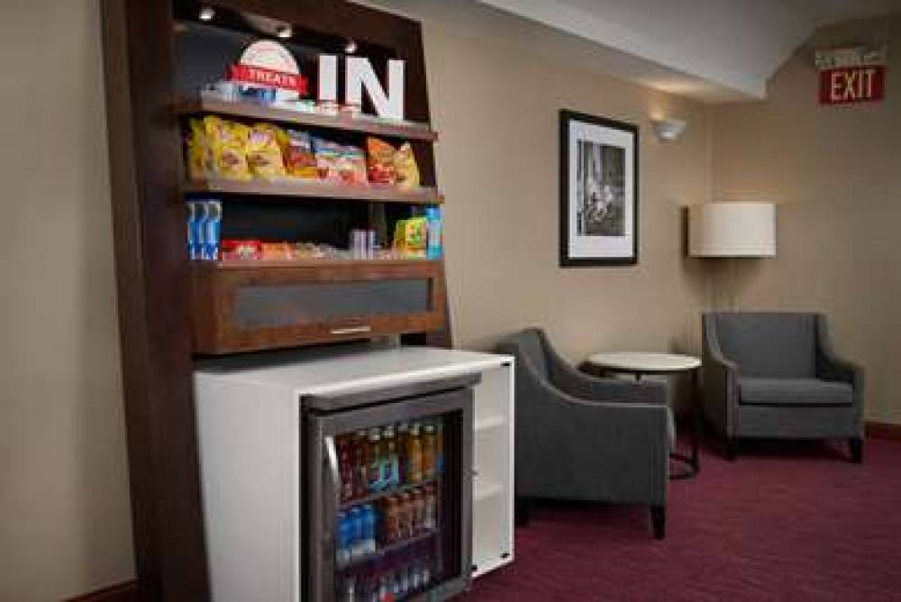 Hampton Inn Shelbyville 8