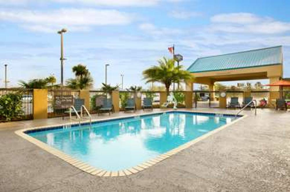 Hampton Inn Slidell 8