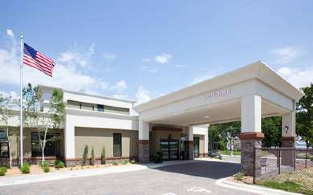 HAMPTON INN SPICER GREEN LAKE, MN 7