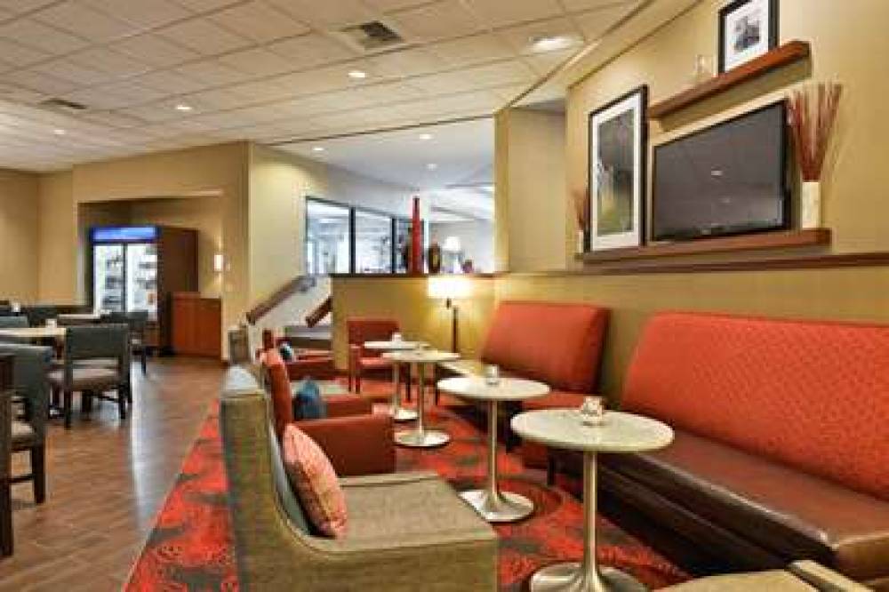 Hampton Inn Spokane 4