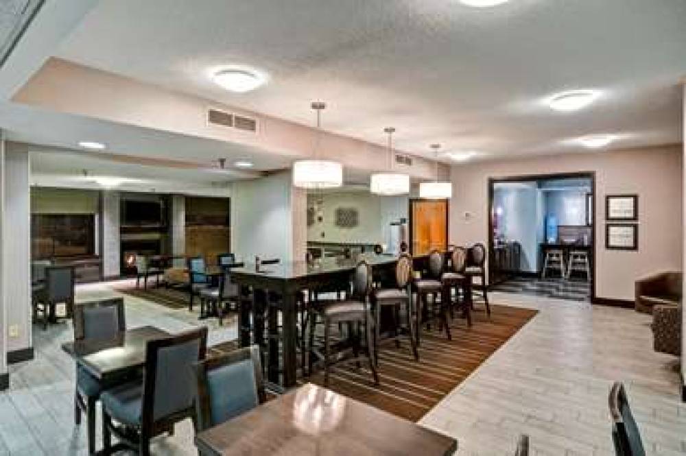 Hampton Inn State College 8