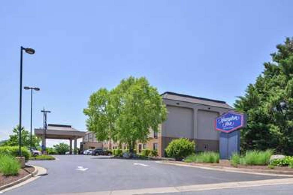 Hampton Inn Staunton 3