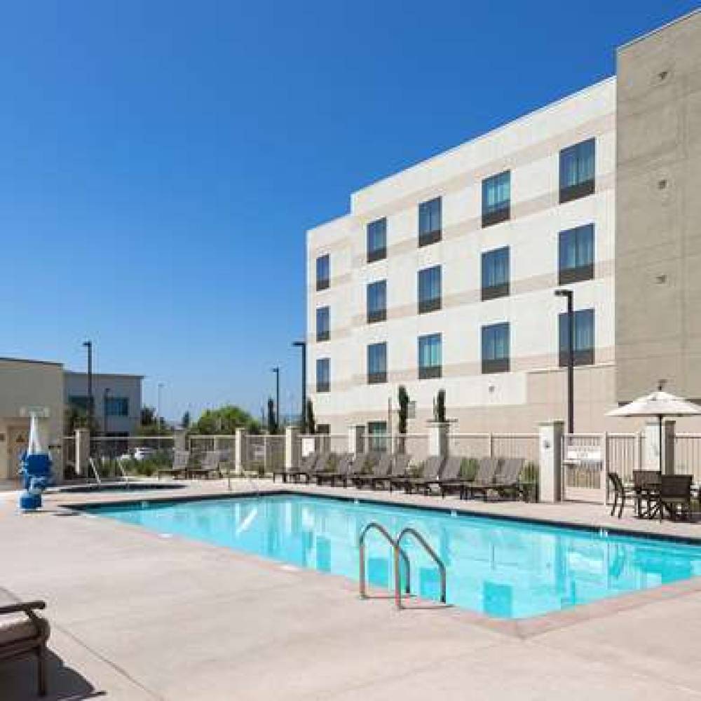 HAMPTON INN STE MURRIETA TEMECULA 9