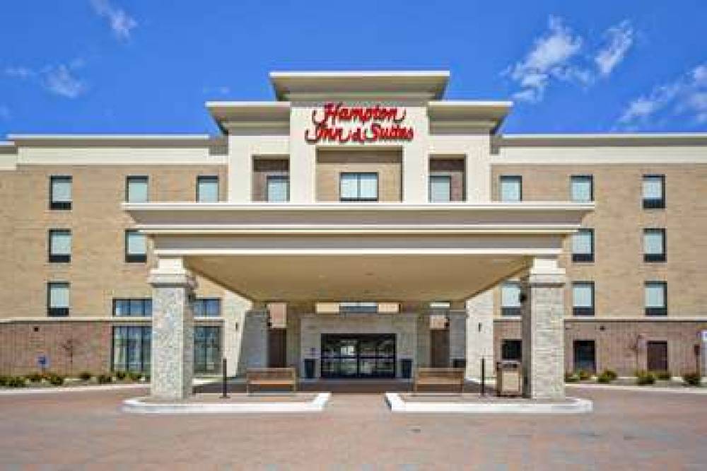 HAMPTON INN SUITES DETROIT WARREN 1