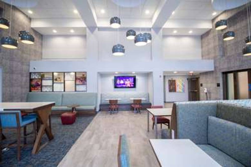 HAMPTON INN SUITES NORTH ATTLEBORO 9