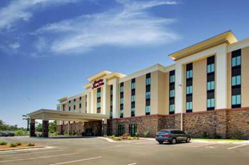 HAMPTON INN SUITES SOUTHPORT 3