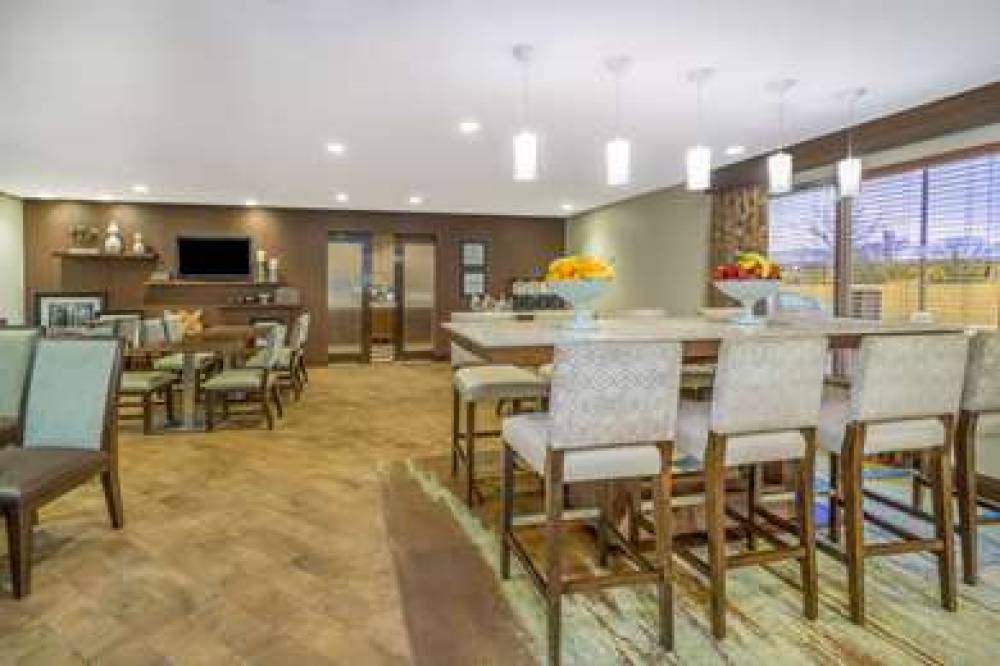 Hampton Inn Terre Haute 10